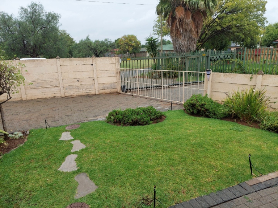 To Let 3 Bedroom Property for Rent in Riebeeckstad Free State